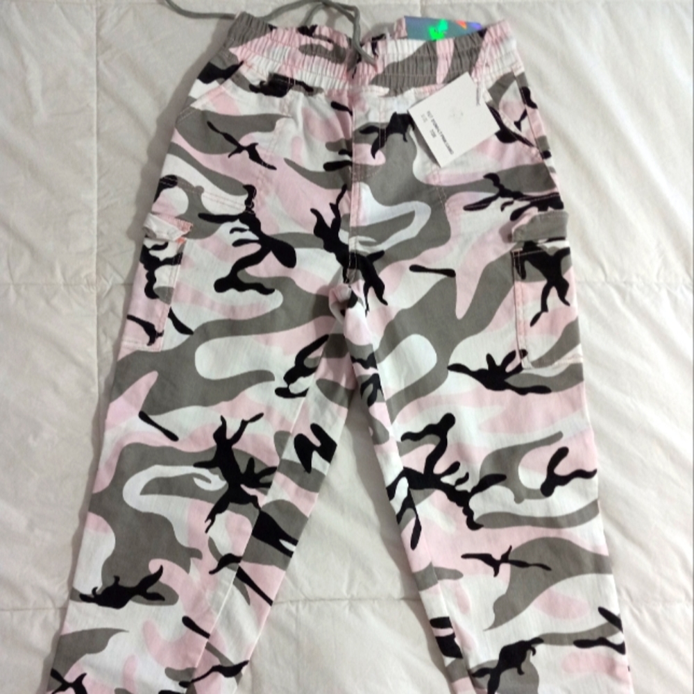 Juniors camo cargo pants